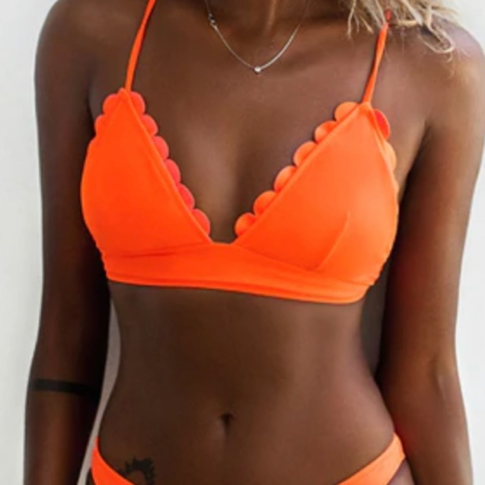 NWOT Cupshe XS neon orange scalloped bikini top